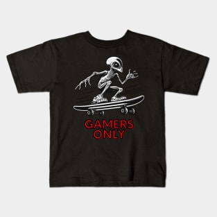 Alien Skateboard - Gamers Only Kids T-Shirt